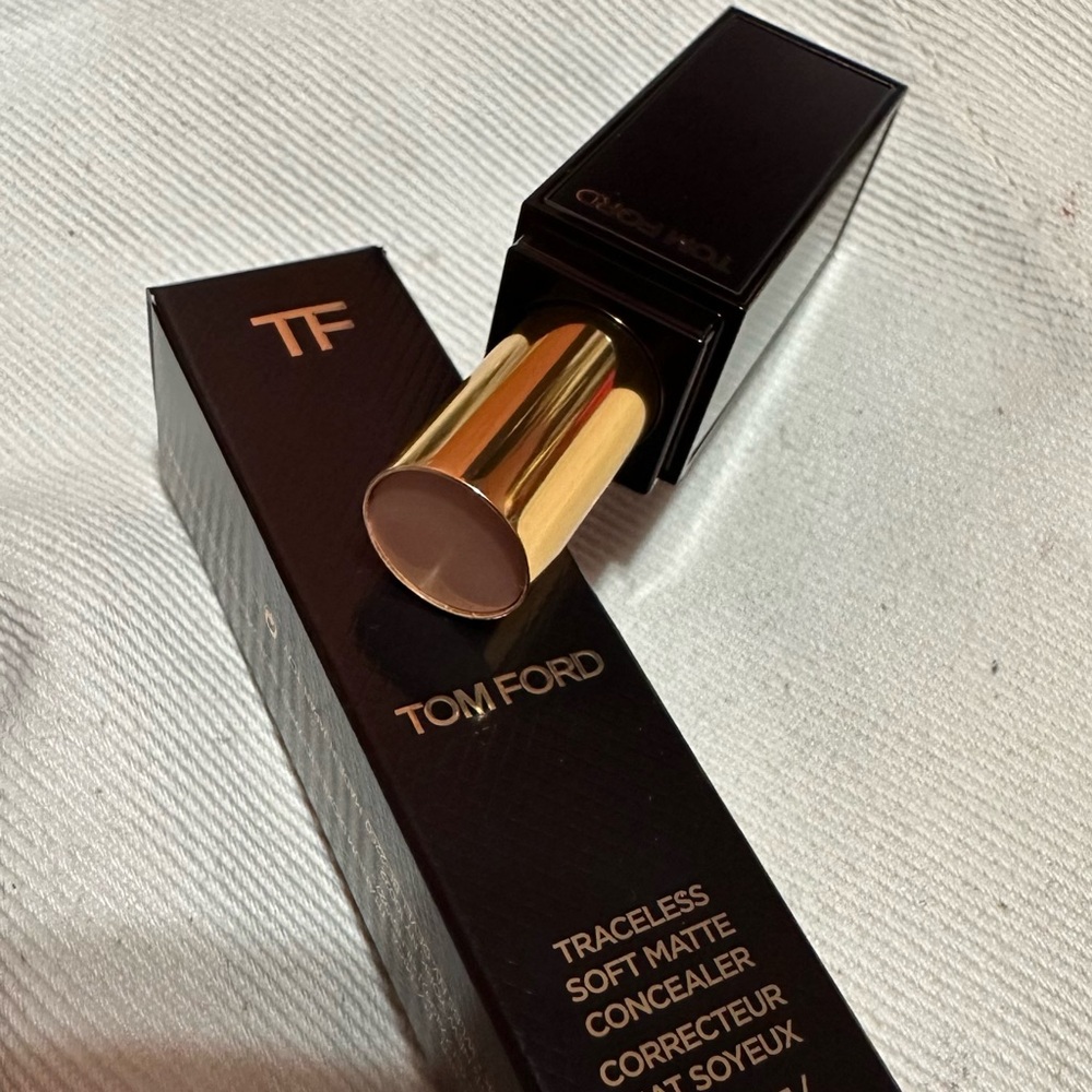 Tom Ford soft matte traceless concealer - 0W0 Shell